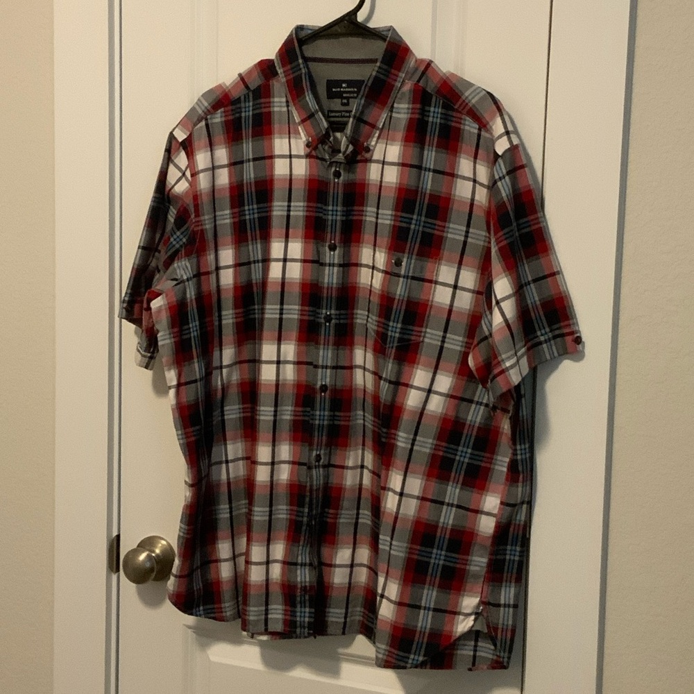 Casual Plaid Button-Down Short Sleeve Shirt - Red, Black, and White